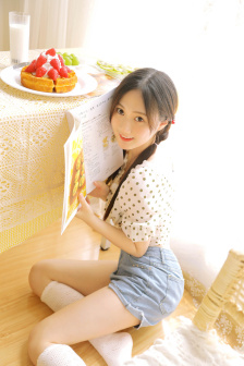 脱岳裙子从后面挺进去电影