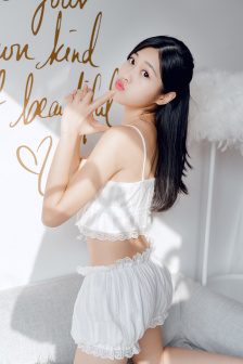 俄“半裸派对”引多方不满